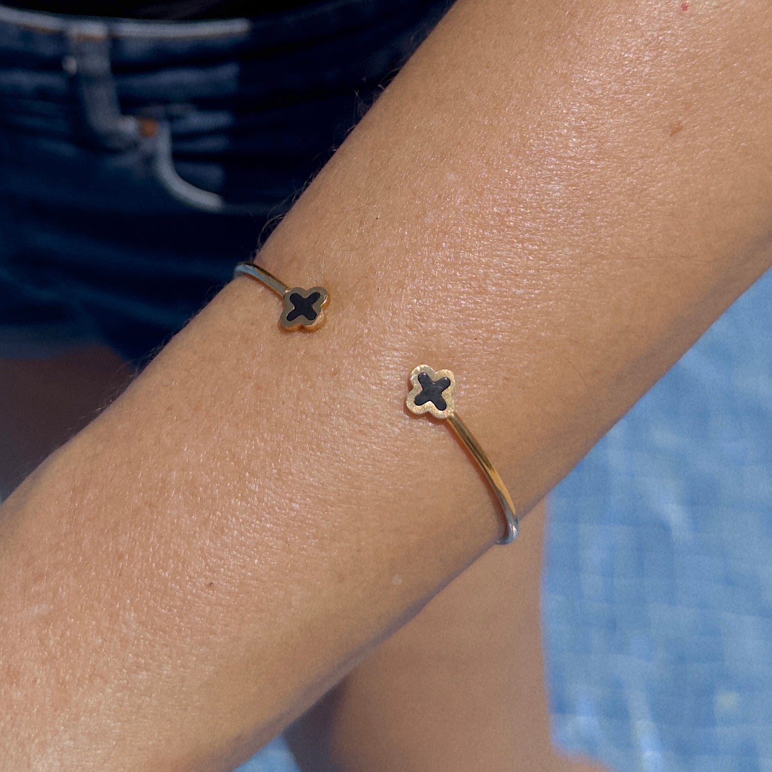 Brazalete Flores Negra